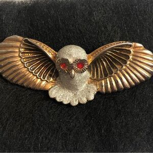 70s Rare Owl Pin Brooch. 1”x 3” Goldtone